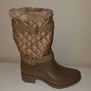 🎉Snow boots side zip color tan brand new